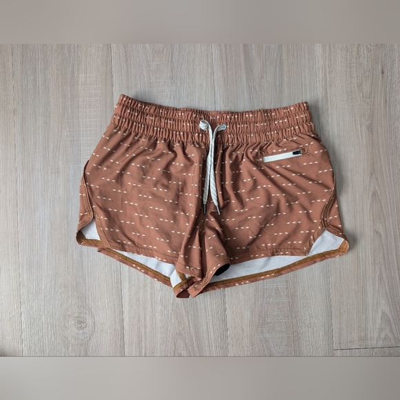Vuori WOMEN'S CLEMENTINE 2" SHORT - Picture 7 of 7